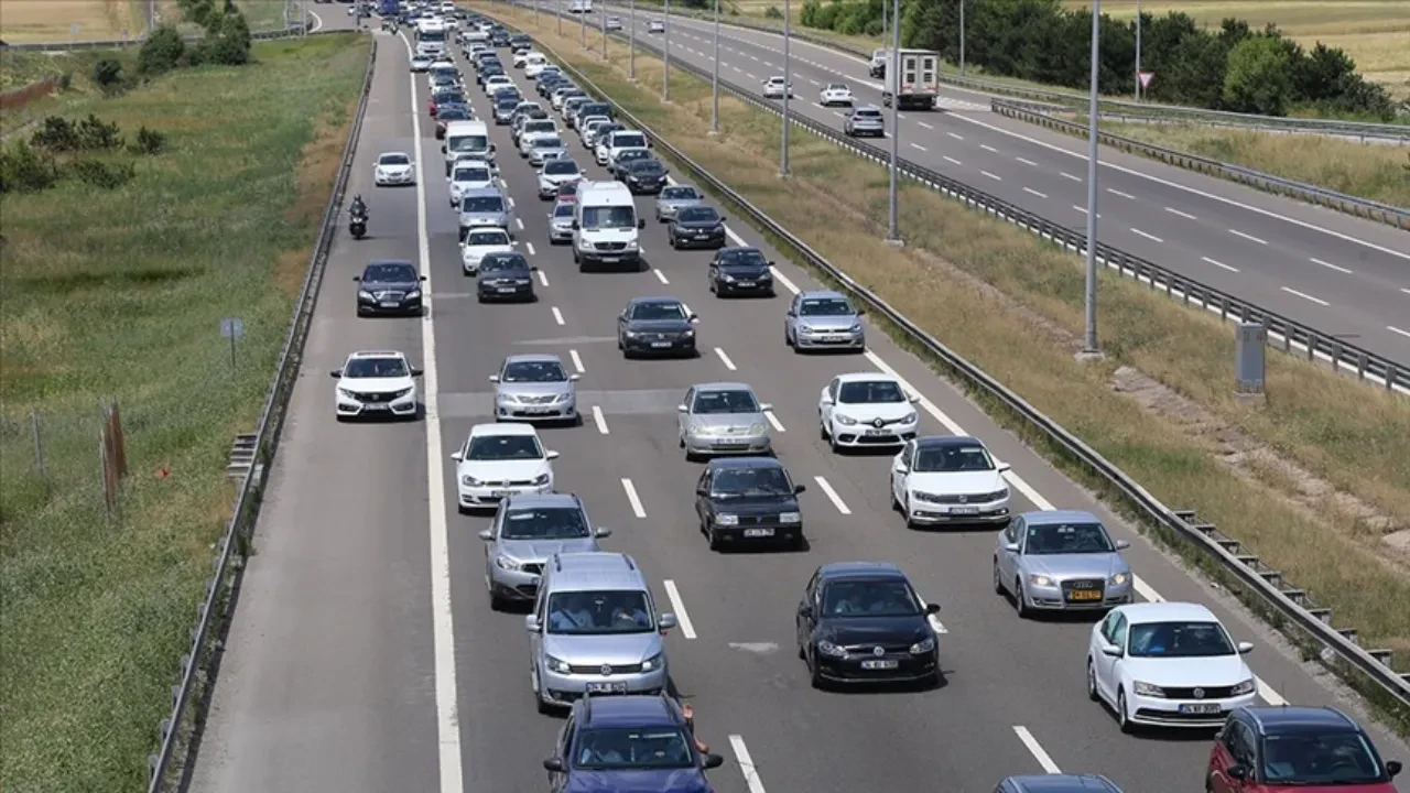 Sürücüler dikkat! Kara yolu geçiş ücretlerinde yeni dönem: Her yıl otomatik artacak