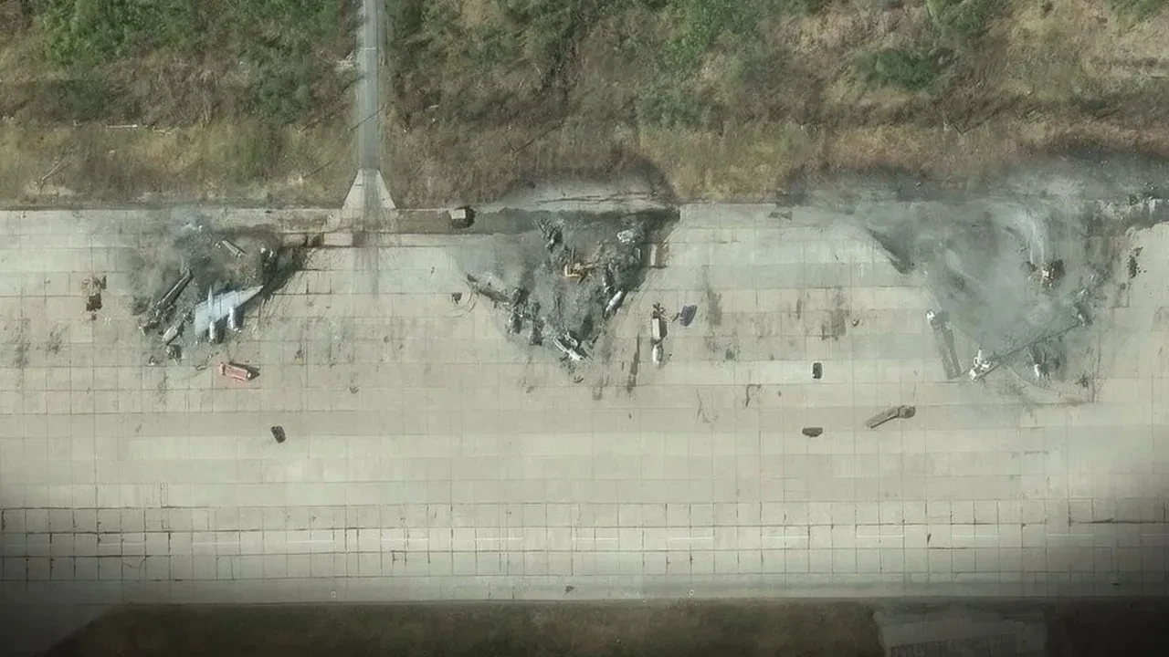 Ukrayna tarihinin en stratejik dron saldırısıydı! Rusya kolları sıvadı: Vurulan uçakları tek tek onaracak