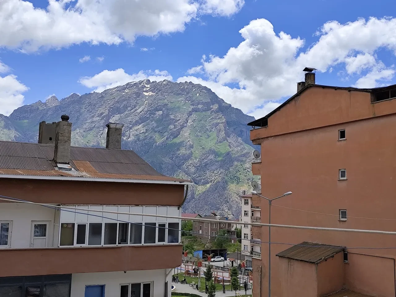 Yaz sıcakları Hakkari'ye uğramadı! Haziran ayında kar sürprizi