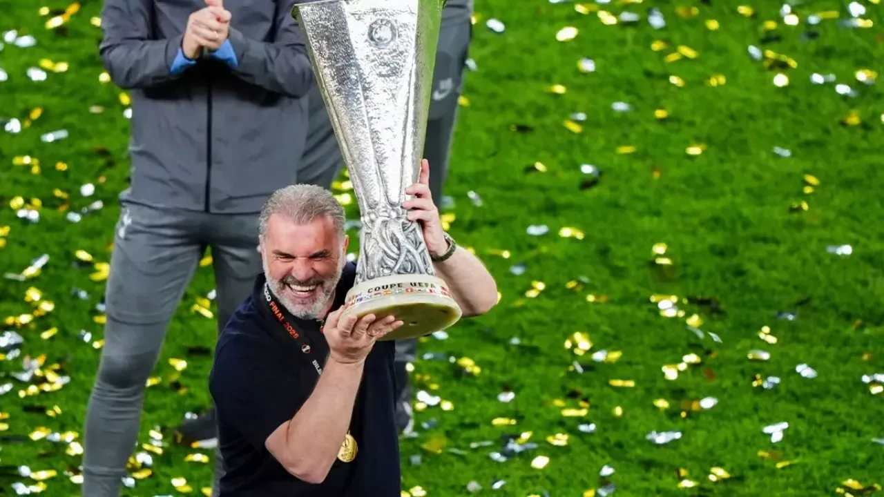 Avrupa şampiyonu takımdan kovuldu: Premier Lig ekibinde kritik karar! 