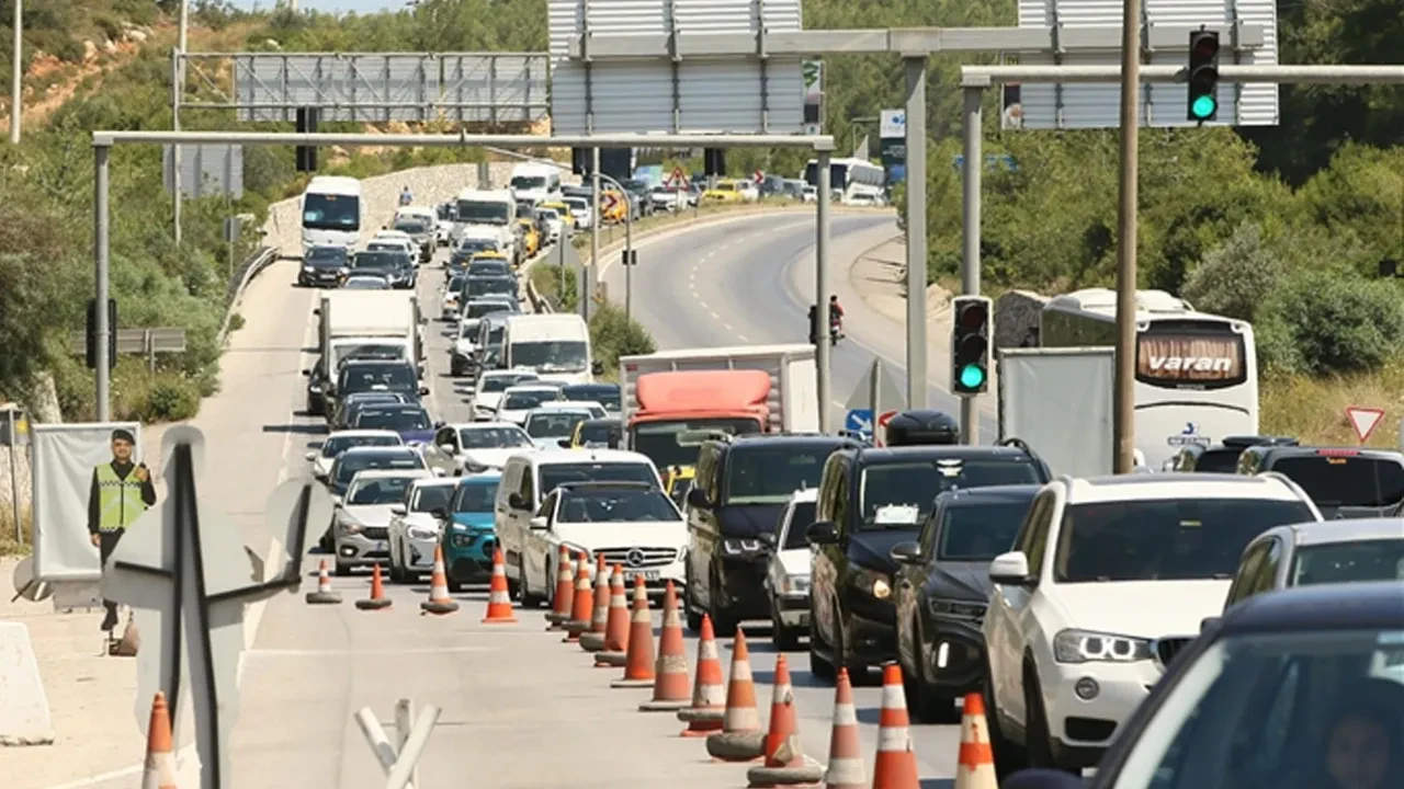 Bayramı fırsat bilen tatilciler Marmaris ve Datça'ya akın etti! İşte o sayı