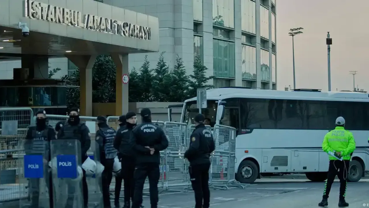 Cumhurbaşkanı Erdoğan'dan muhalefete sert eleştiri! 'İbretle takip ediyoruz' 