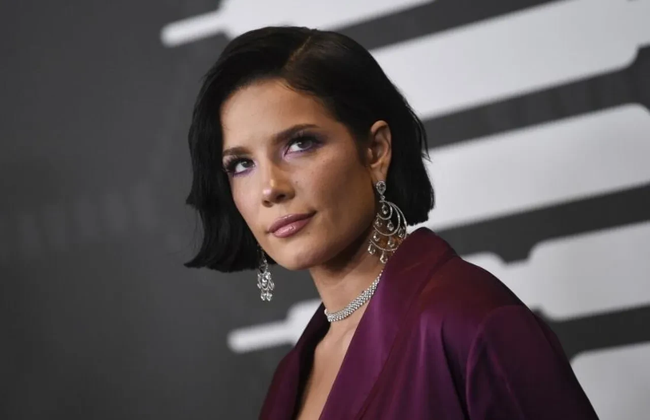 Halsey'in kulis istekleri 'Pes' dedirtmişti! Gerçek mesajla ortaya çıktı