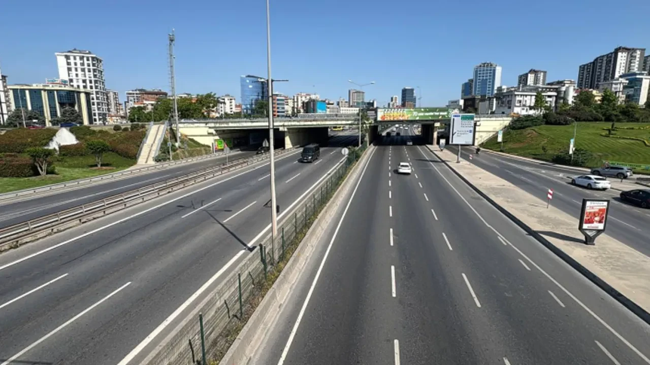 İstanbul'da bayramın ilk günü yollar boş kaldı 