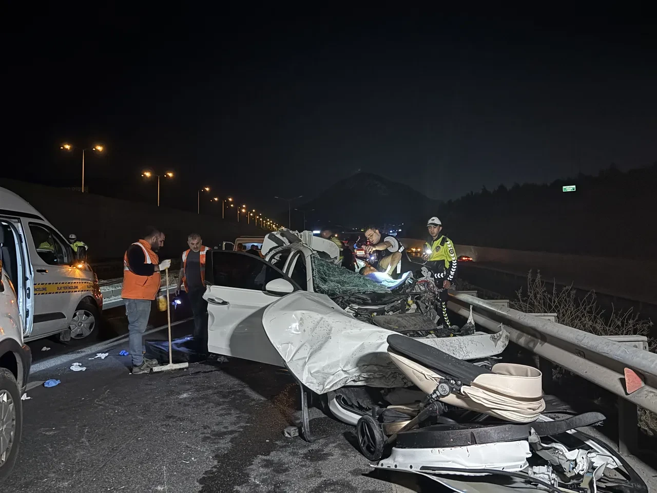 İzmir'de kahreden kaza! Anne ve baba öldü, 5 aylık bebekleri yaralı