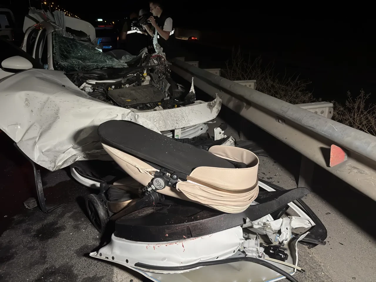 İzmir'de kahreden kaza! Anne ve baba öldü, 5 aylık bebekleri yaralı