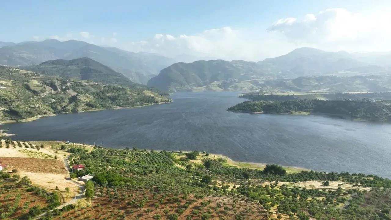 Kahramanmaraş'ta çifte bayram: Göl manzaralı köy evleri tamamlandı