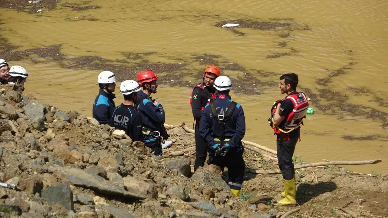 Kahreden bekleyiş! 300 kişilik ekip, 4 gündür arıyor