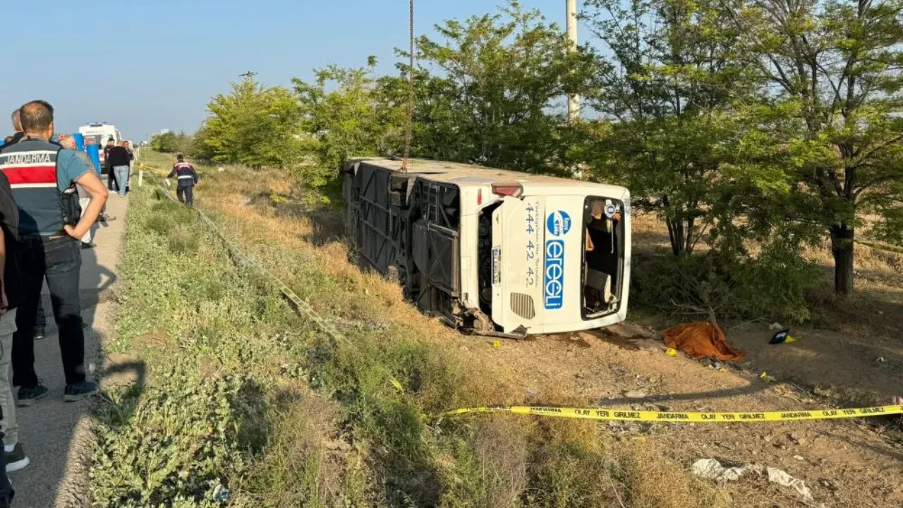 Konya'da yolcu otobüsü devrildi: Ölü ve yaralılar var