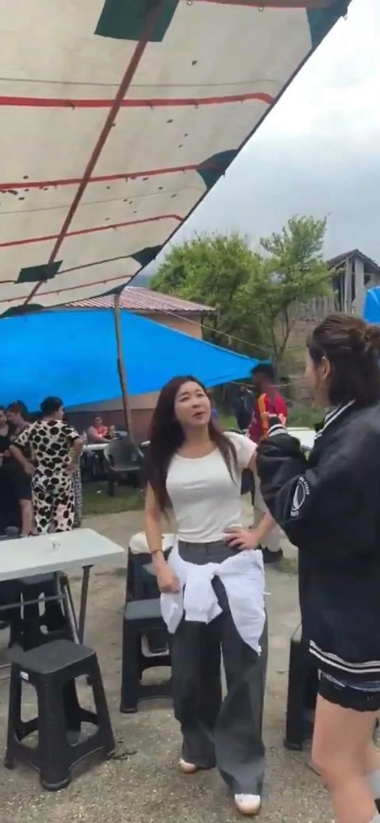 Koreli turistler Bolu’da şoku yaşadı: Hem yemeğe davet ettiler, hem paralarını aldılar