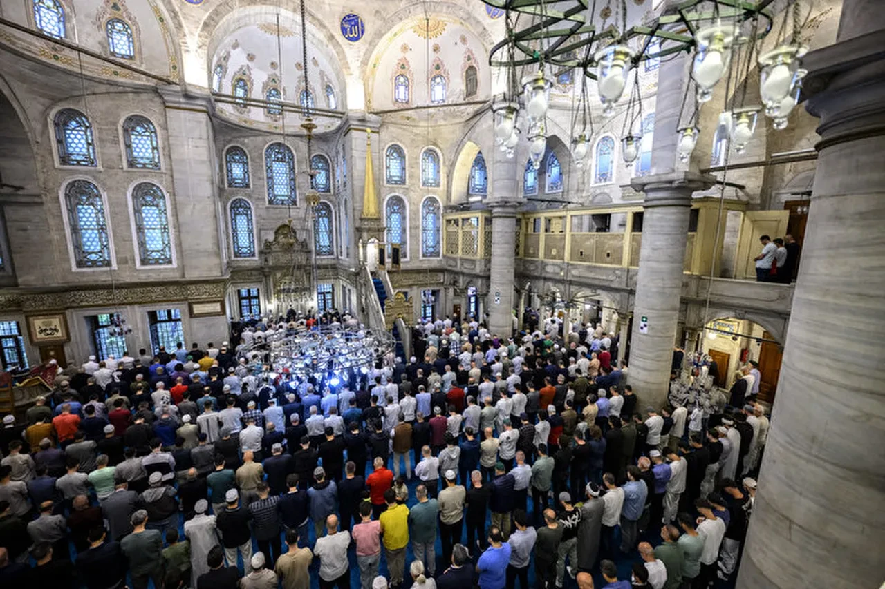 Kurban Bayramı'nda camiler doldu taştı! Türkiye'nin dört bir yanından bayram namazı manzaraları