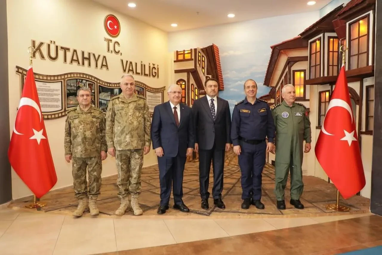 Milli Savunma Bakanı Yaşar Güler'den Mehmetçik’e bayram ziyareti