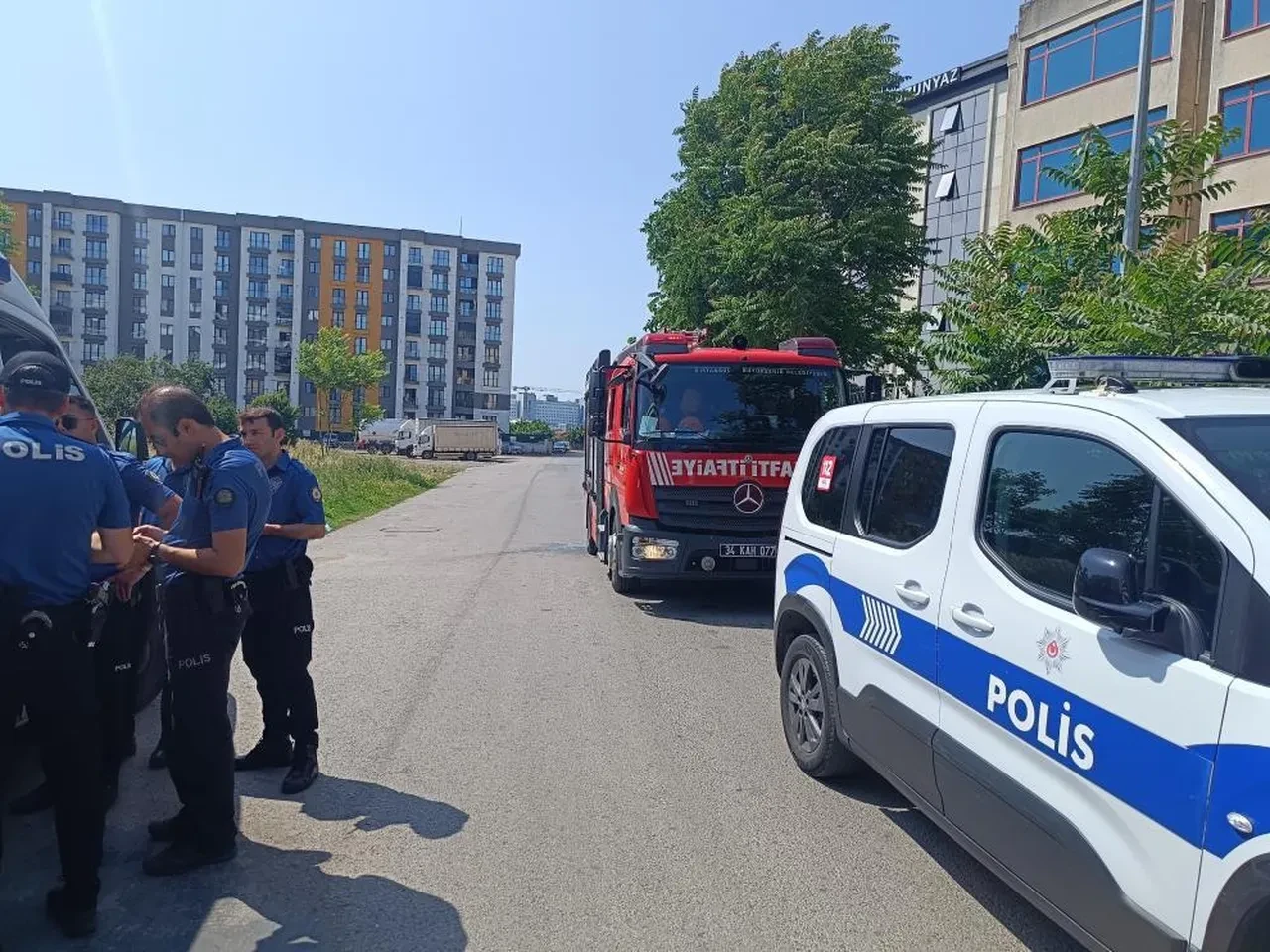 Pendik’te parasını alamadığını iddia eden kadın kendini ve iş yerini yakmakla tehdit etti