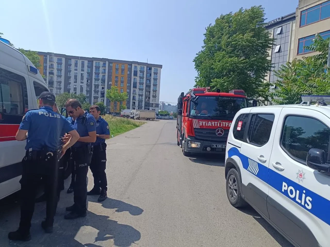 Pendik’te parasını alamadığını iddia eden kadın kendini ve iş yerini yakmakla tehdit etti
