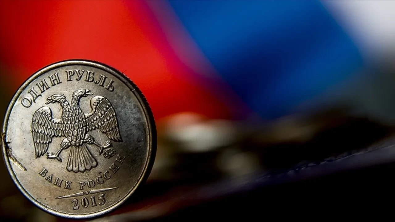Rusya, 2022'den beri ilk kez politika faizi düşürdü