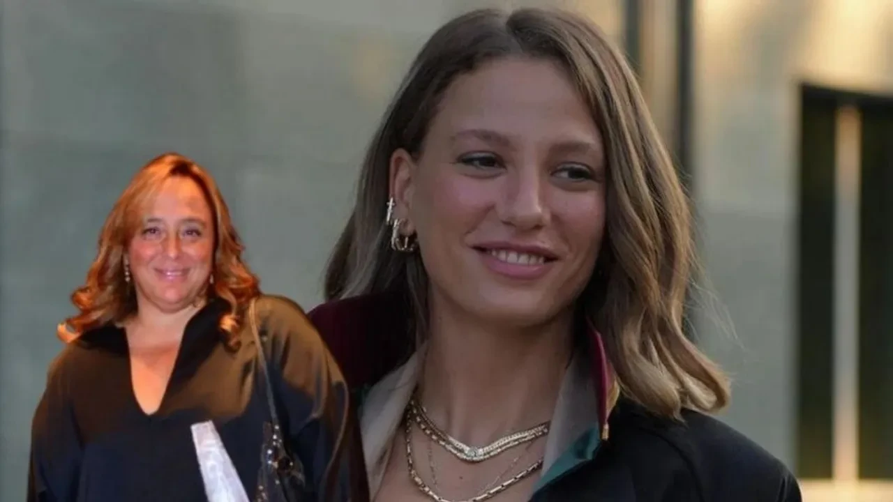 Serenay Sarıkaya bayram mesajında Ayşe Barım