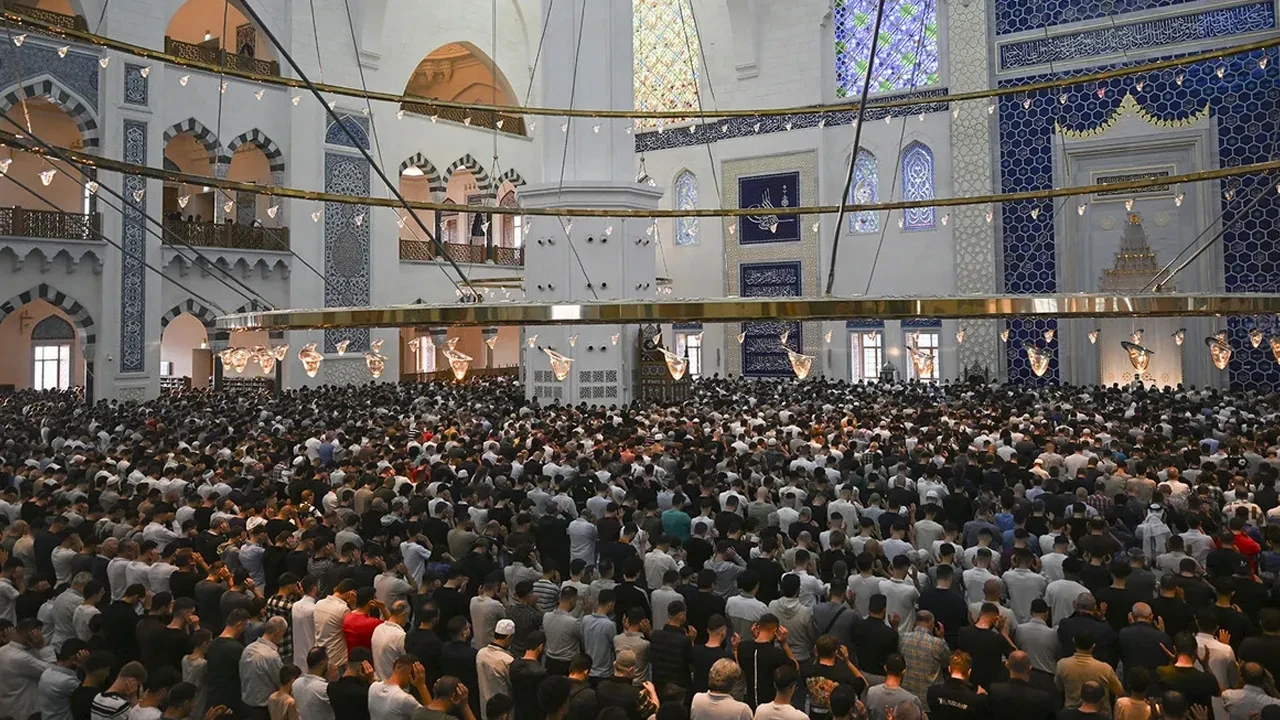 Siyasilerden bayram mesajı! 