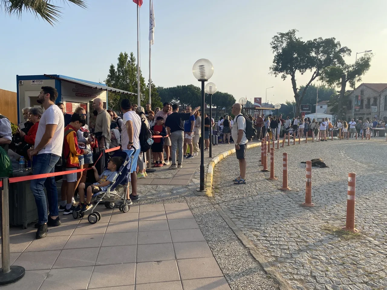 Türkiye'den Midilli Adası'na akın! Kuyruğun başı var sonu yok