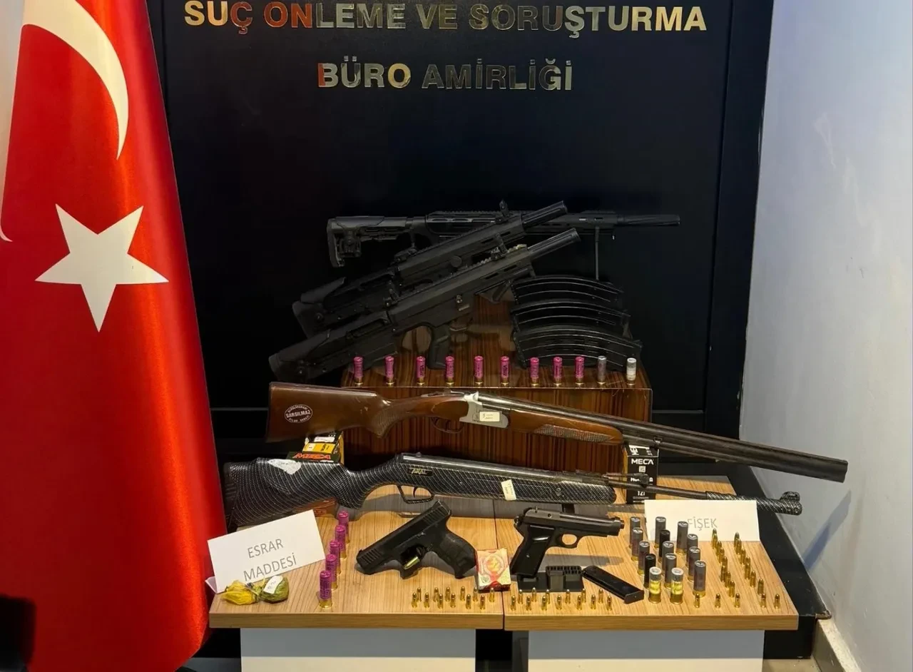 Antalya'da 28 adrese 'şafak' operasyonu: Pompalı tüfekler ele geçirildi
