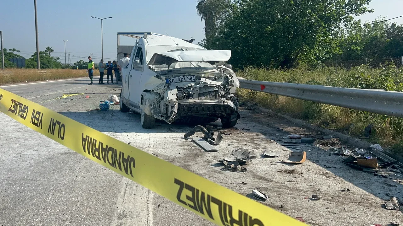 Bayram günü korkunç kaza! Kamyon 3 aracı biçti: Ölü ve yaralılar var 