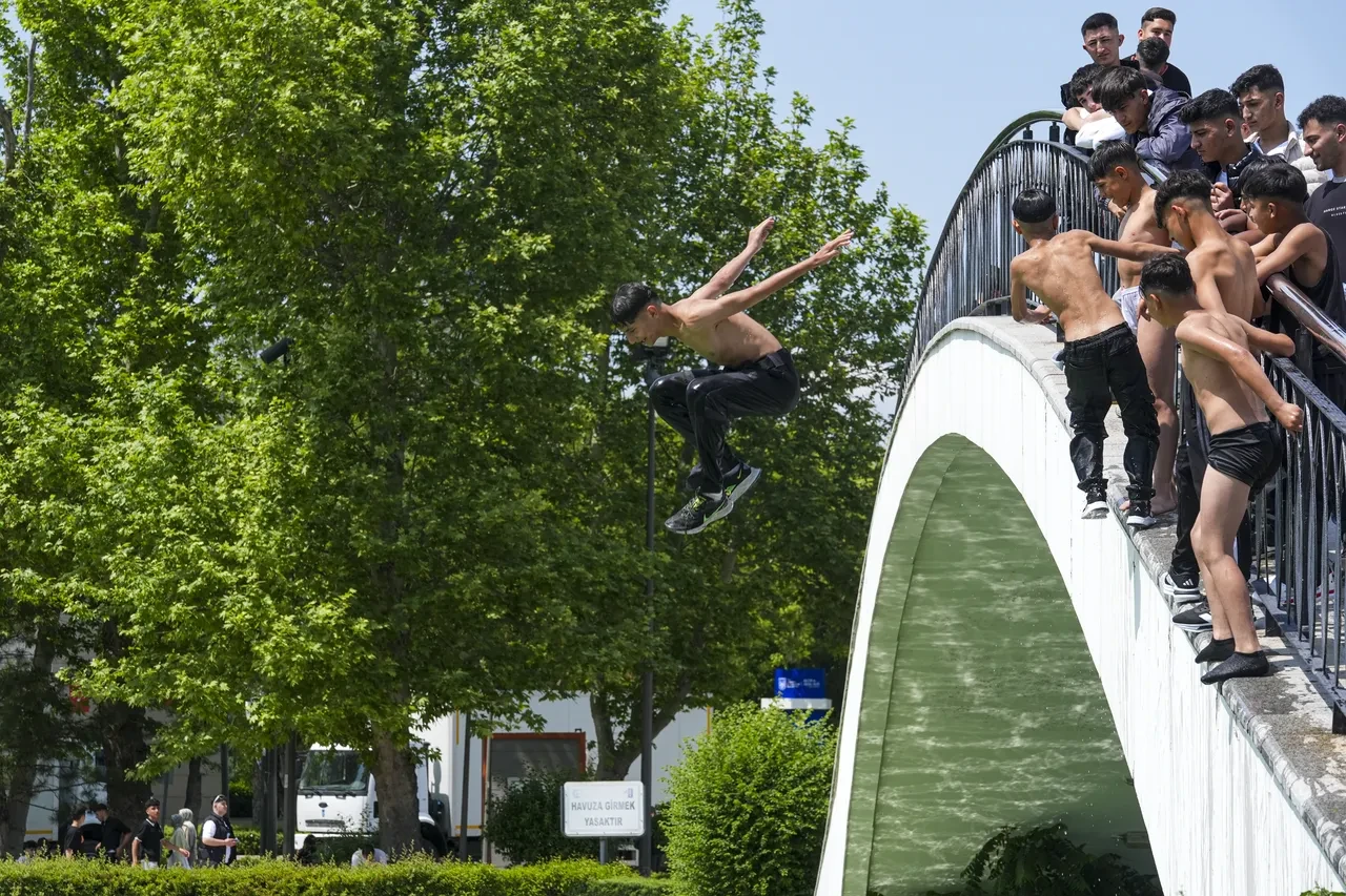 Bayramda kavurucu sıcaklar bunaltıyor! Meteoroloji hava durumu raporunda il il uyardı