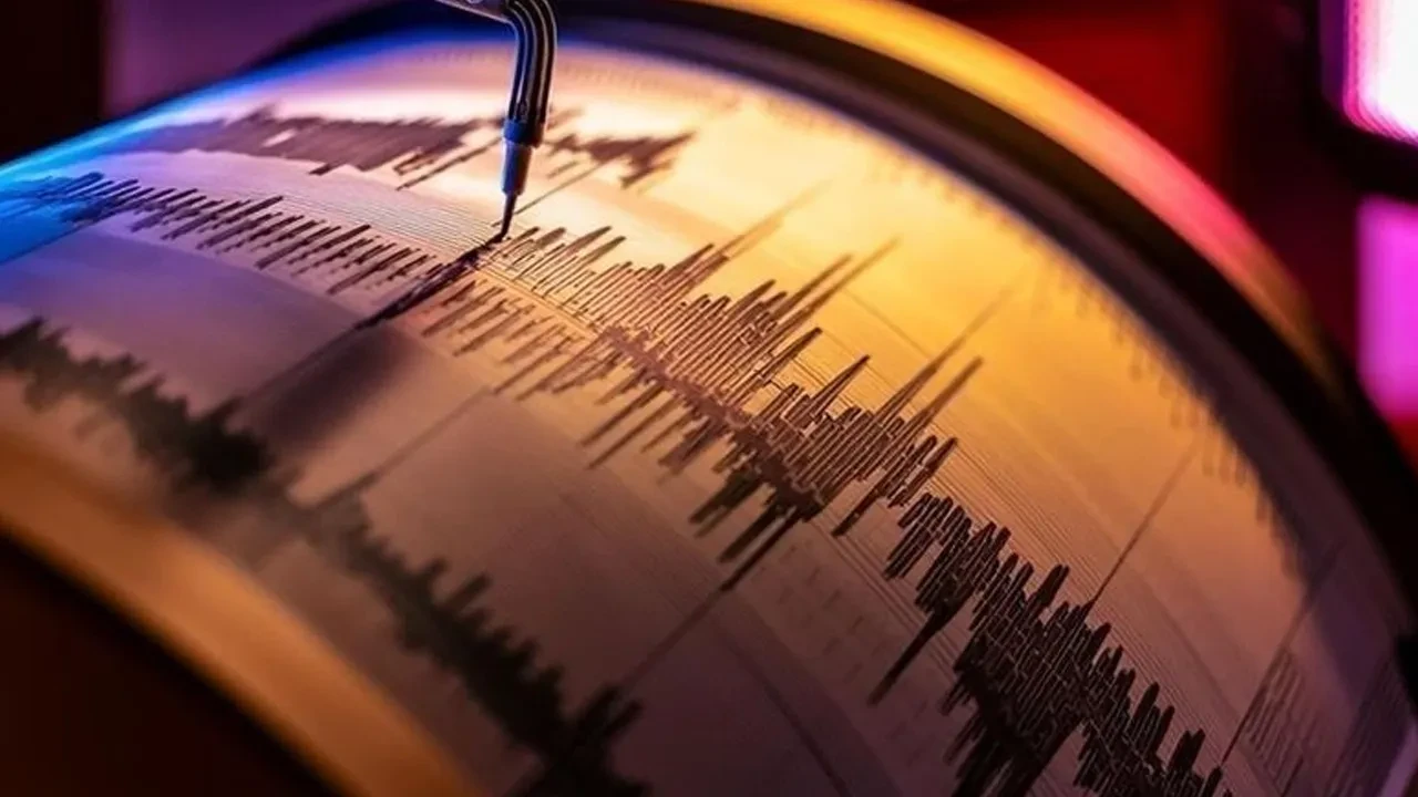 Ege Denizi beşik gibi! Bir deprem daha