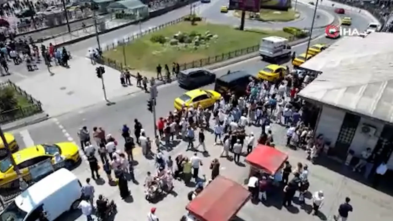 Eminönü'nde bayram yoğunluğu! 