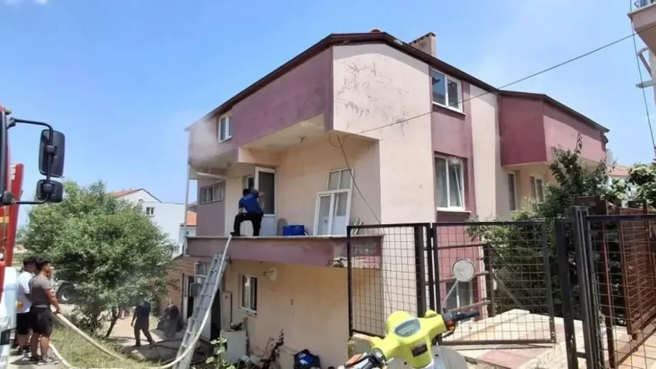 Ev sahibi kurban keserken bir anda evleri yandı