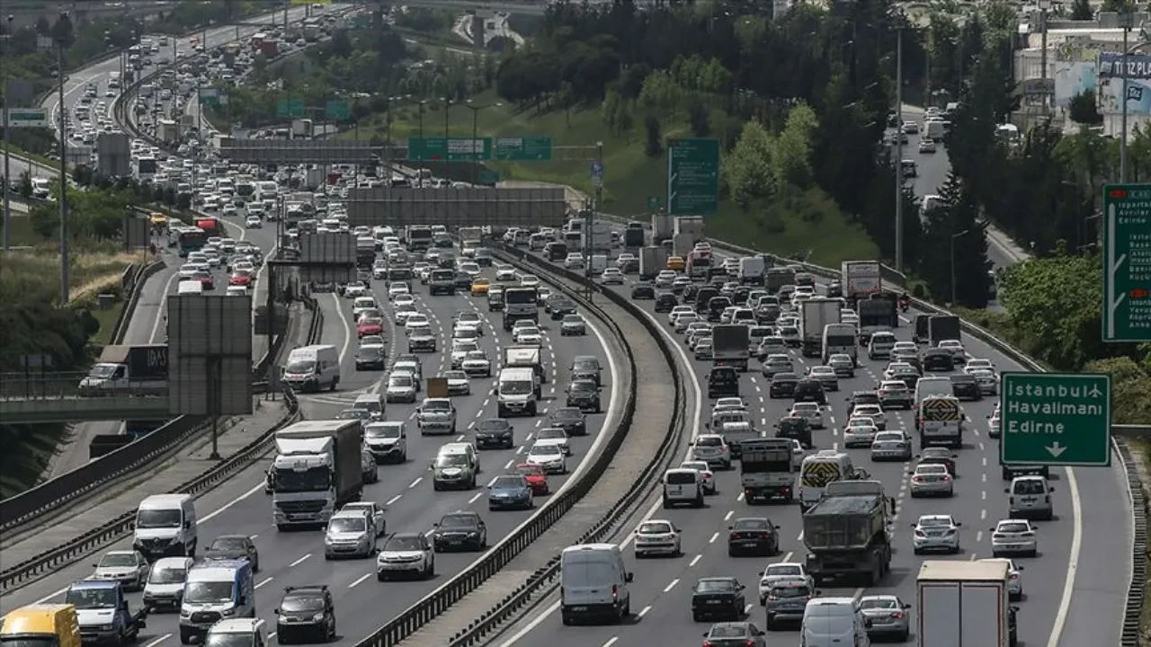 İstanbul’da bayramın ikinci gününde trafik yoğunluğu arttı
