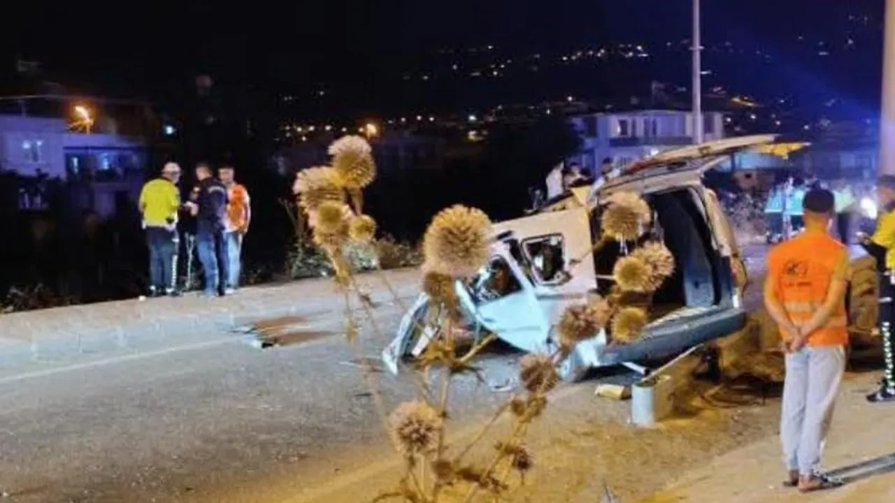 Kahramanmaraş'ta hafif ticari araç bariyere girdi: 1 ölü, 1 yaralı