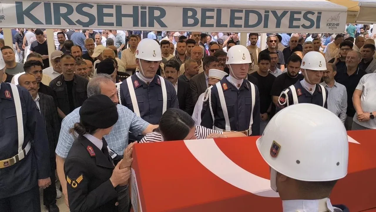 Kırşehirli uzman çavuş ve eşi trafik kazasında hayatını kaybetti