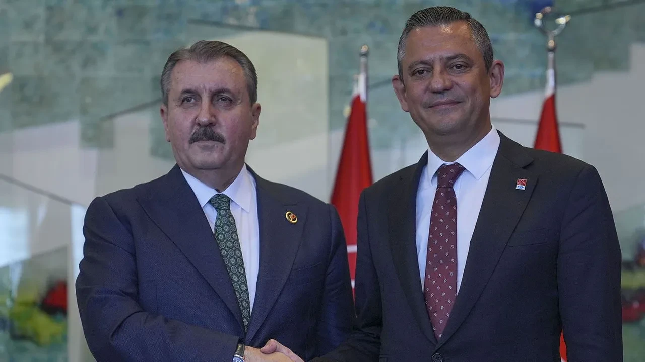 Özgür Özel'e bir telefon da Mustafa Destici'den