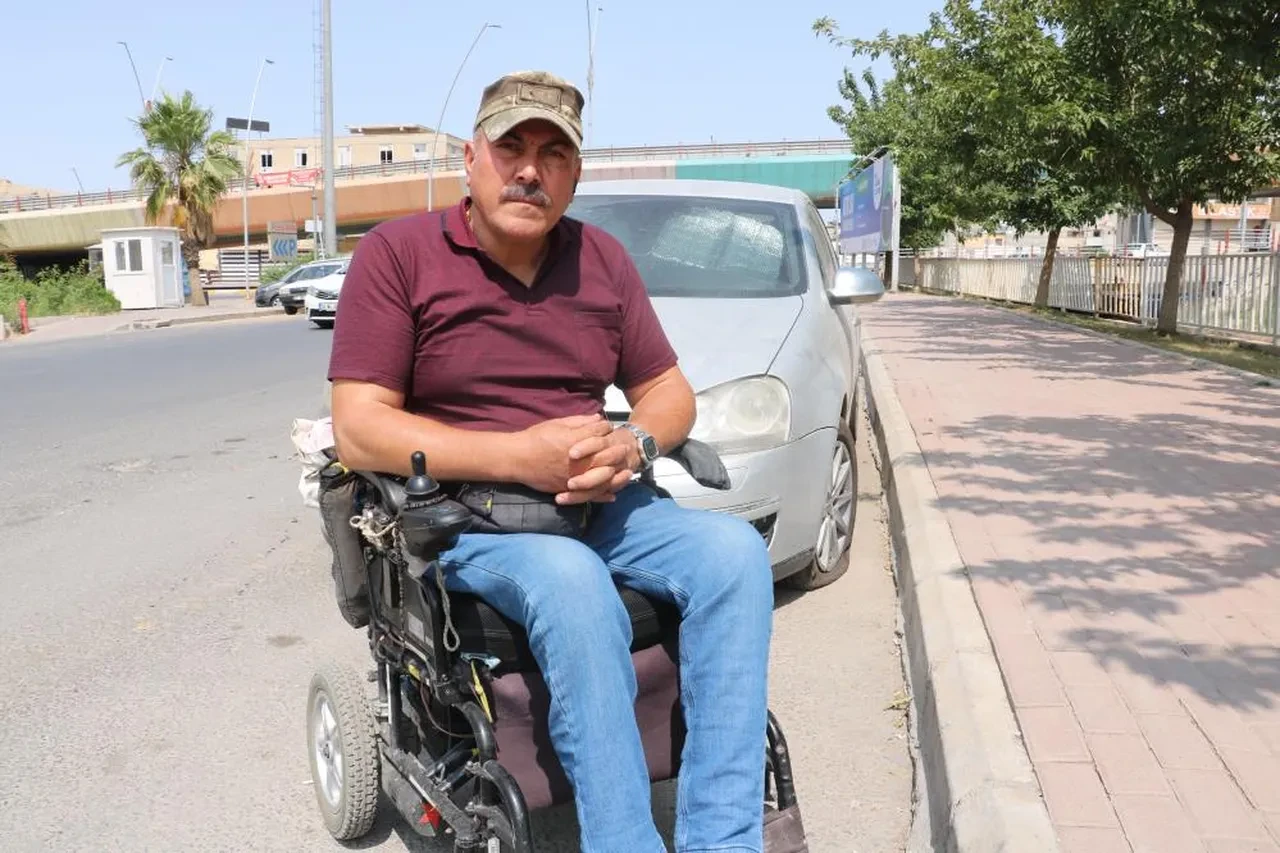 Şanlıurfa'da AVM gezisi kabusla bitti! Arabaların lastikleri bıçakla kesildi