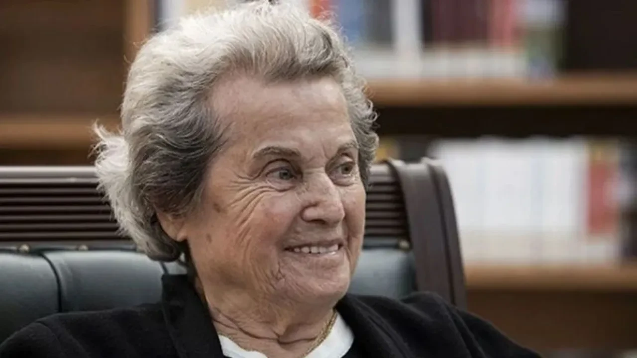 Sezai Karakoç'un adına Mona Roza şiirini yazdığı Muazzez Akkaya hayatını kaybetti 
