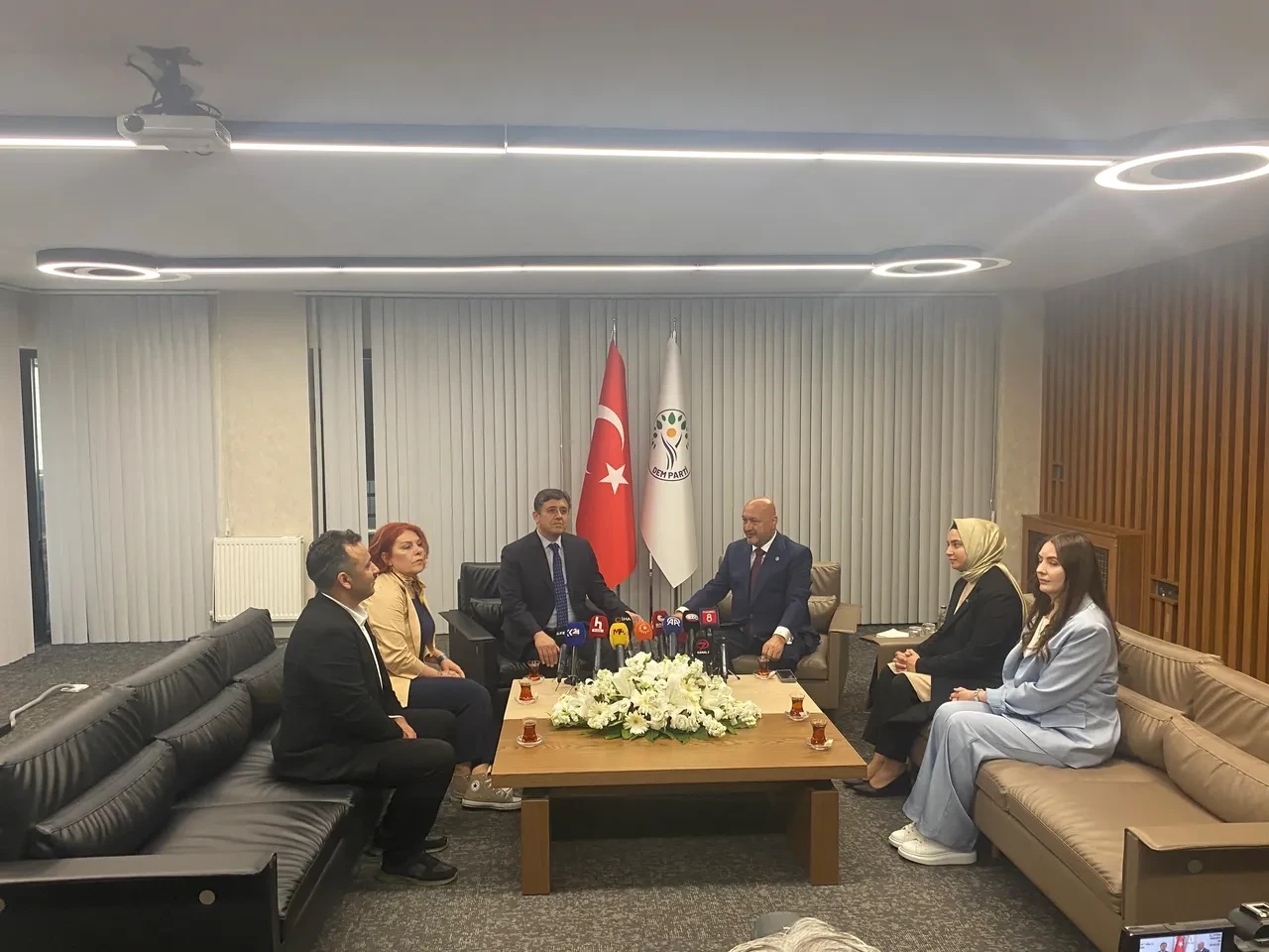 Son dakika | Partiler bayramlaştı: MHP ile DEM Parti bir arada