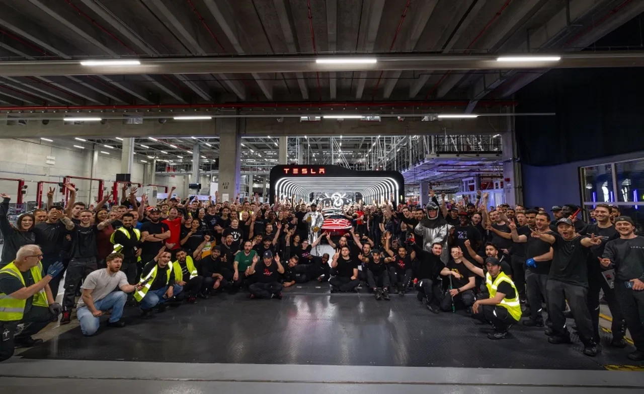 Tesla 8 milyon barajını aştı