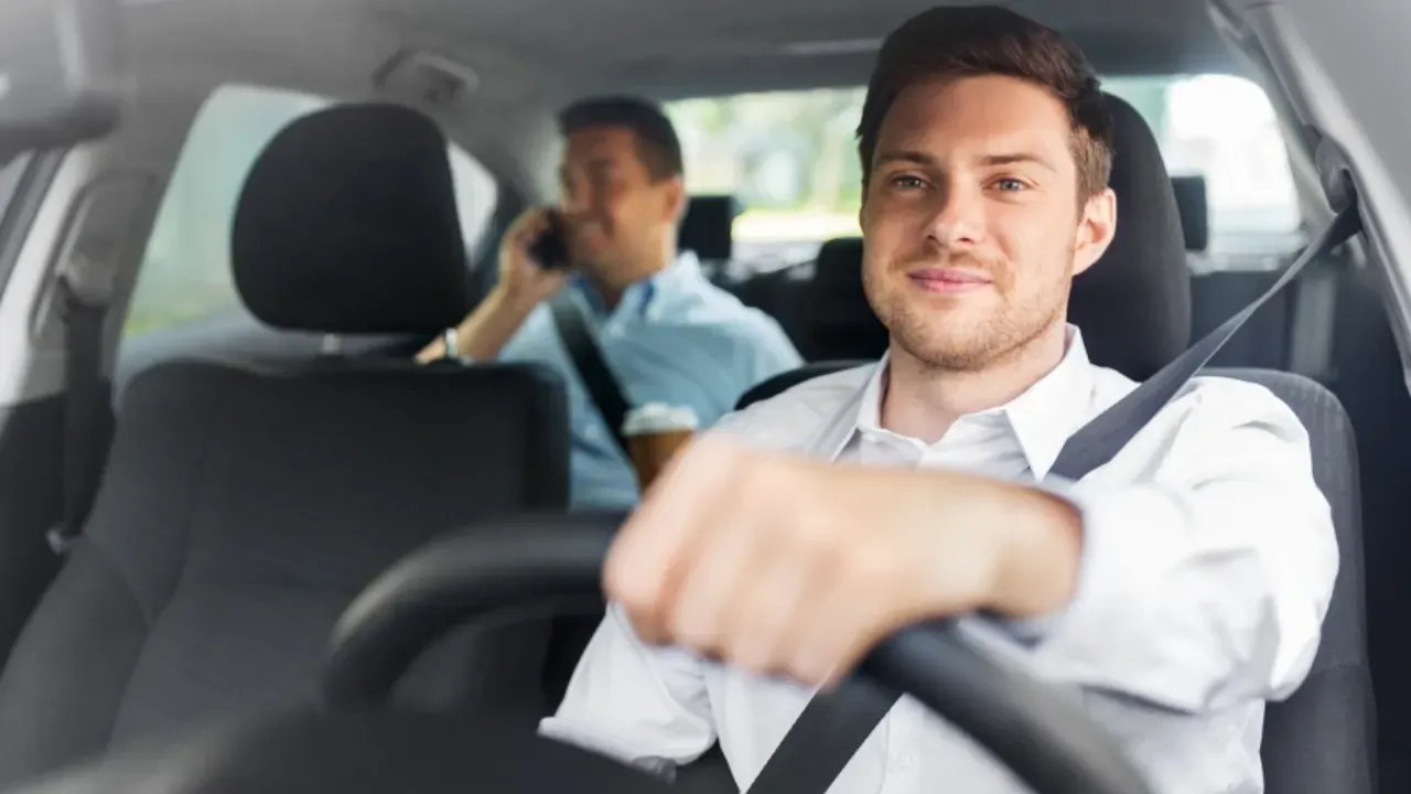 Trafik kazalarının en büyük nedeni belli oldu: Tehlike telefonlarda değil yan koltukta