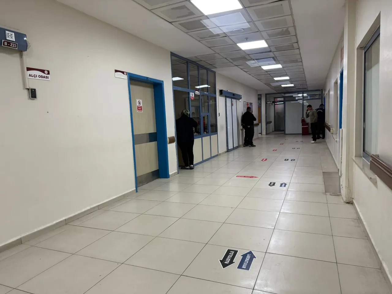Acil serviste doktora yumruklu saldırı