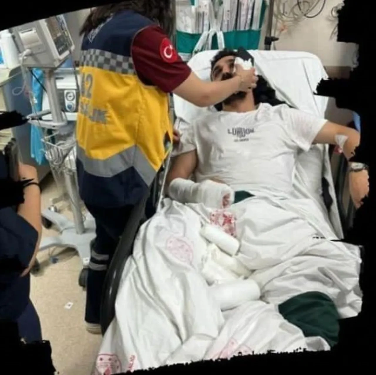 Acil serviste doktora yumruklu saldırı
