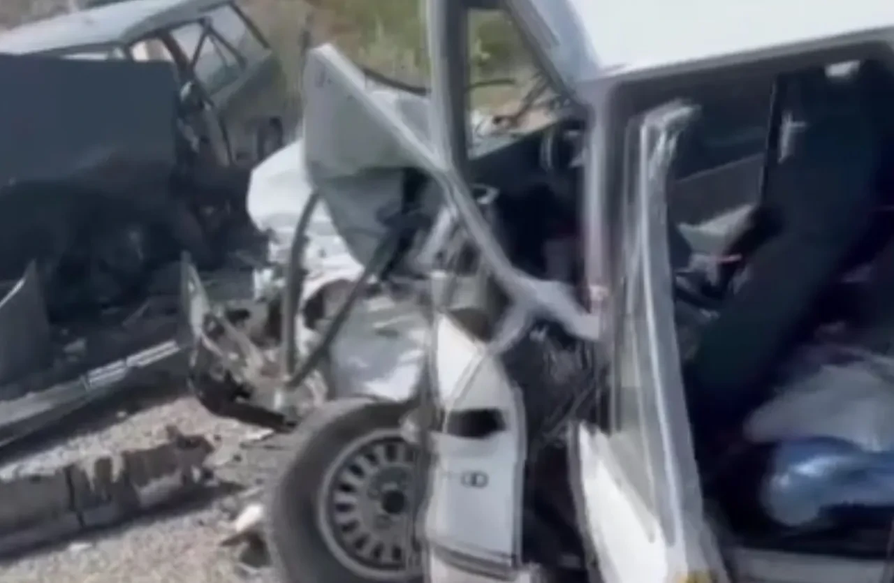 Ankara'da feci kaza! 3 araç birbirine girdi: Çok sayıda yaralı var