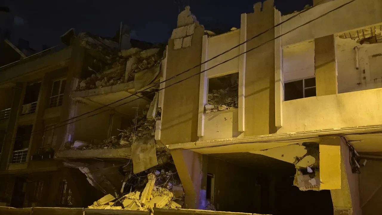 Avcılar’da bina çöktü! Çevre binalar da boşaltıldı
