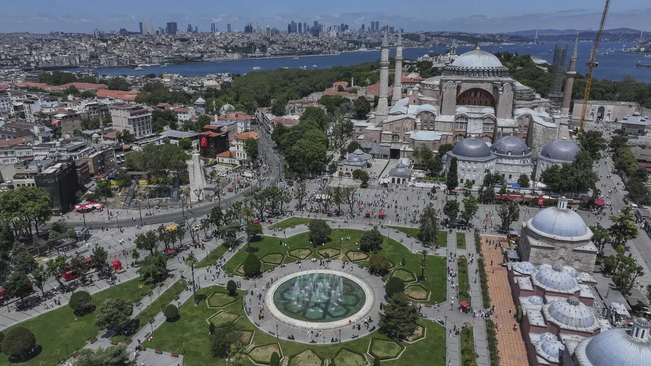 Bayramın üçüncü günü İstanbul'da ziyaretçi yoğunluğu