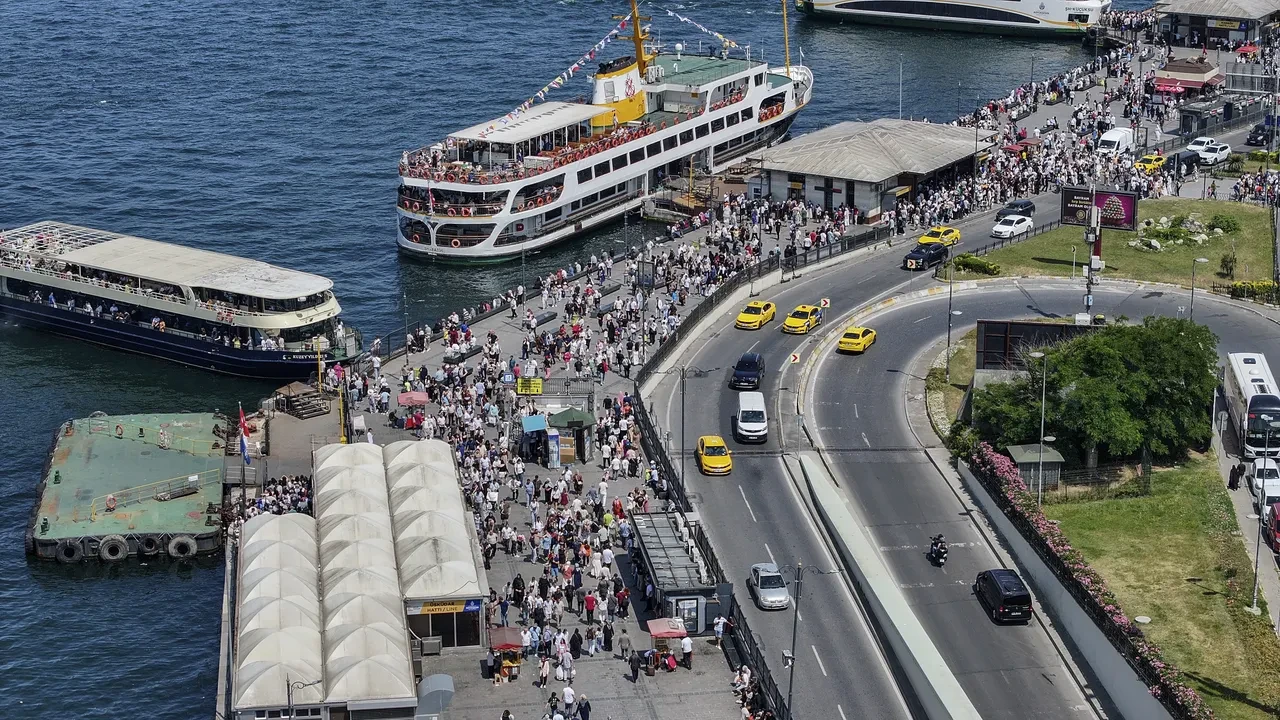 Bayramın üçüncü günü İstanbul'da ziyaretçi yoğunluğu