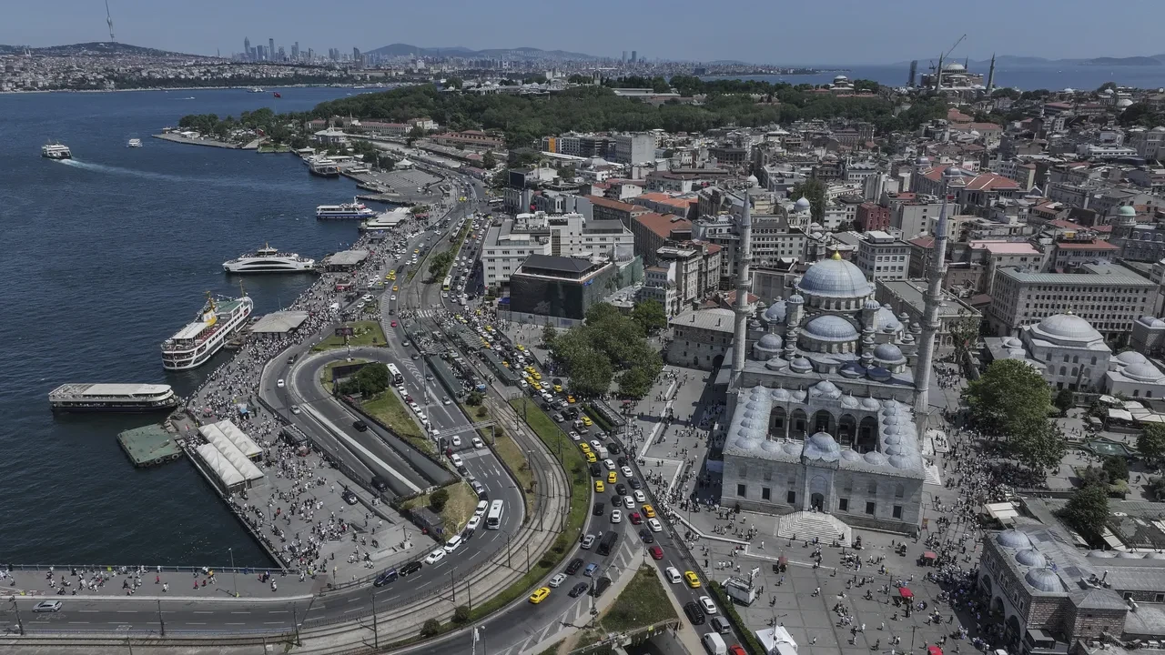 Bayramın üçüncü günü İstanbul'da ziyaretçi yoğunluğu