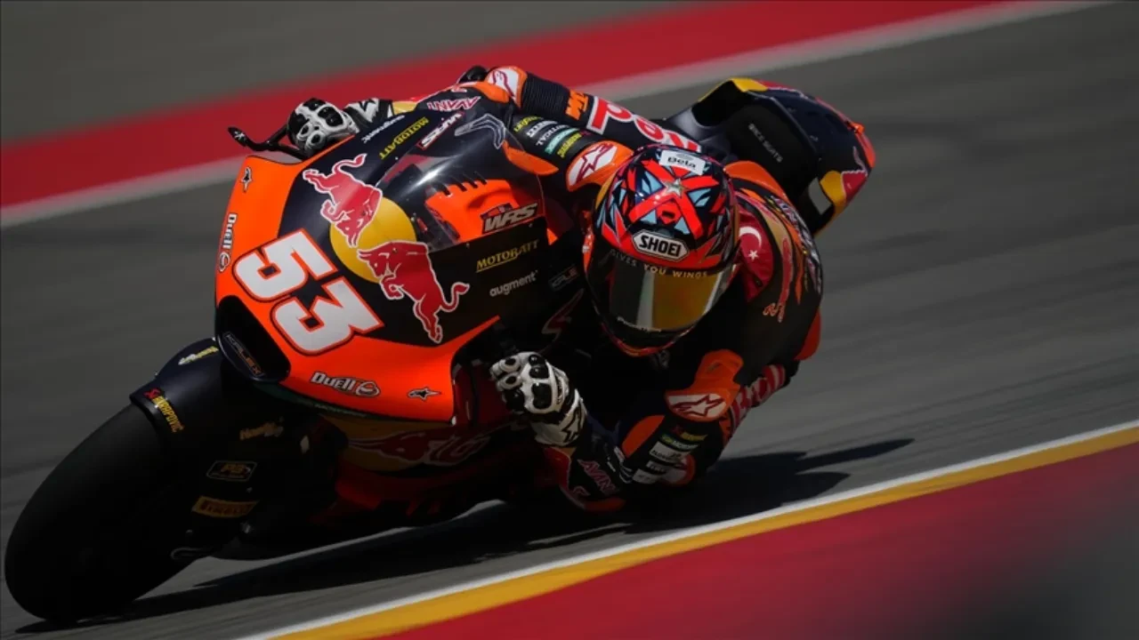 Deniz Öncü'den tarihi zafer: Moto2'de ilk Türk birincilik