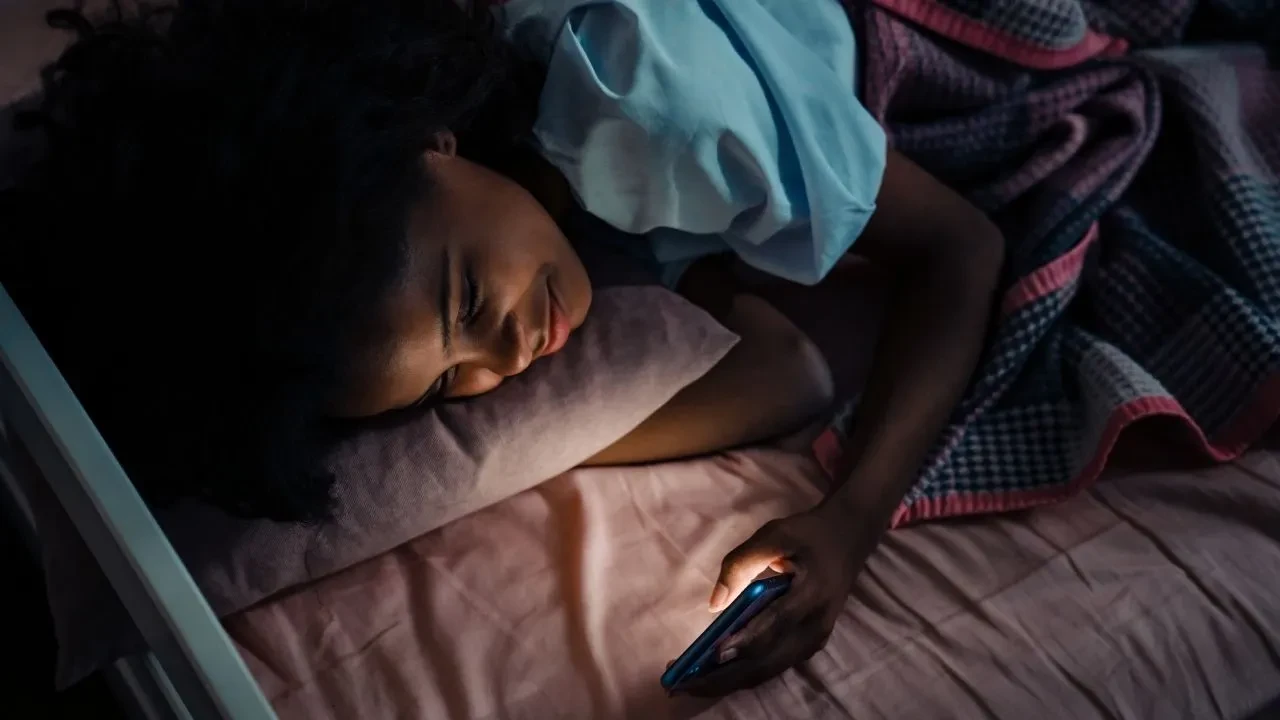 Gece telefonu uçak moduna almanın inanılmaz etkileri! Deneyen inanamıyor