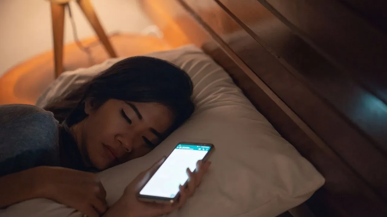 Gece telefonu uçak moduna almanın inanılmaz etkileri! Deneyen inanamıyor