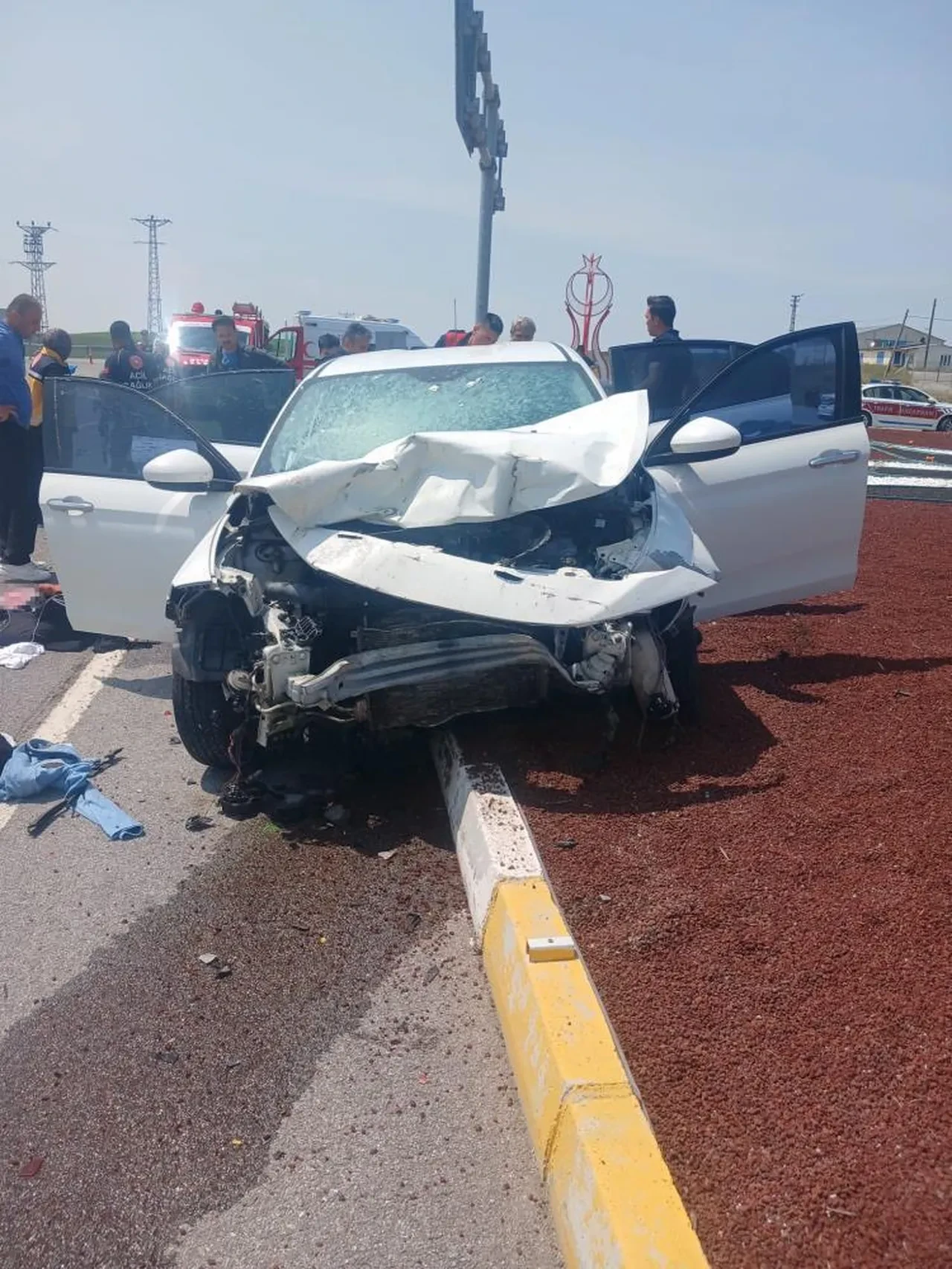 Yozgat'ta feci kaza! İki otomobil kavşakta çarpıştı: Ölü ve yaralı var