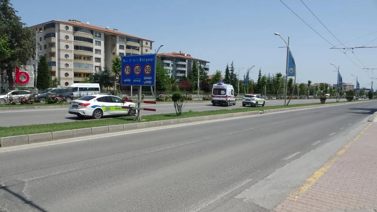Malatya’da şok olay: Tartıştığı eşinin aracından kendini yola attı