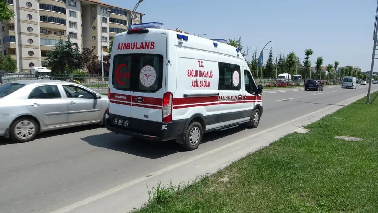 Malatya’da şok olay: Tartıştığı eşinin aracından kendini yola attı